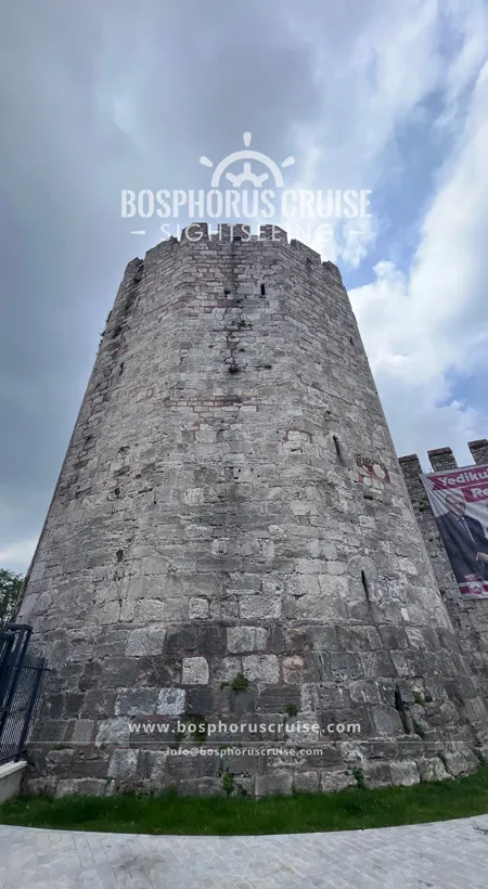 Istanbul Multicultural Heritage Tour and Bosphorus Sunset Cruise