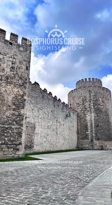 Istanbul Multicultural Heritage Tour and Bosphorus Sunset Cruise