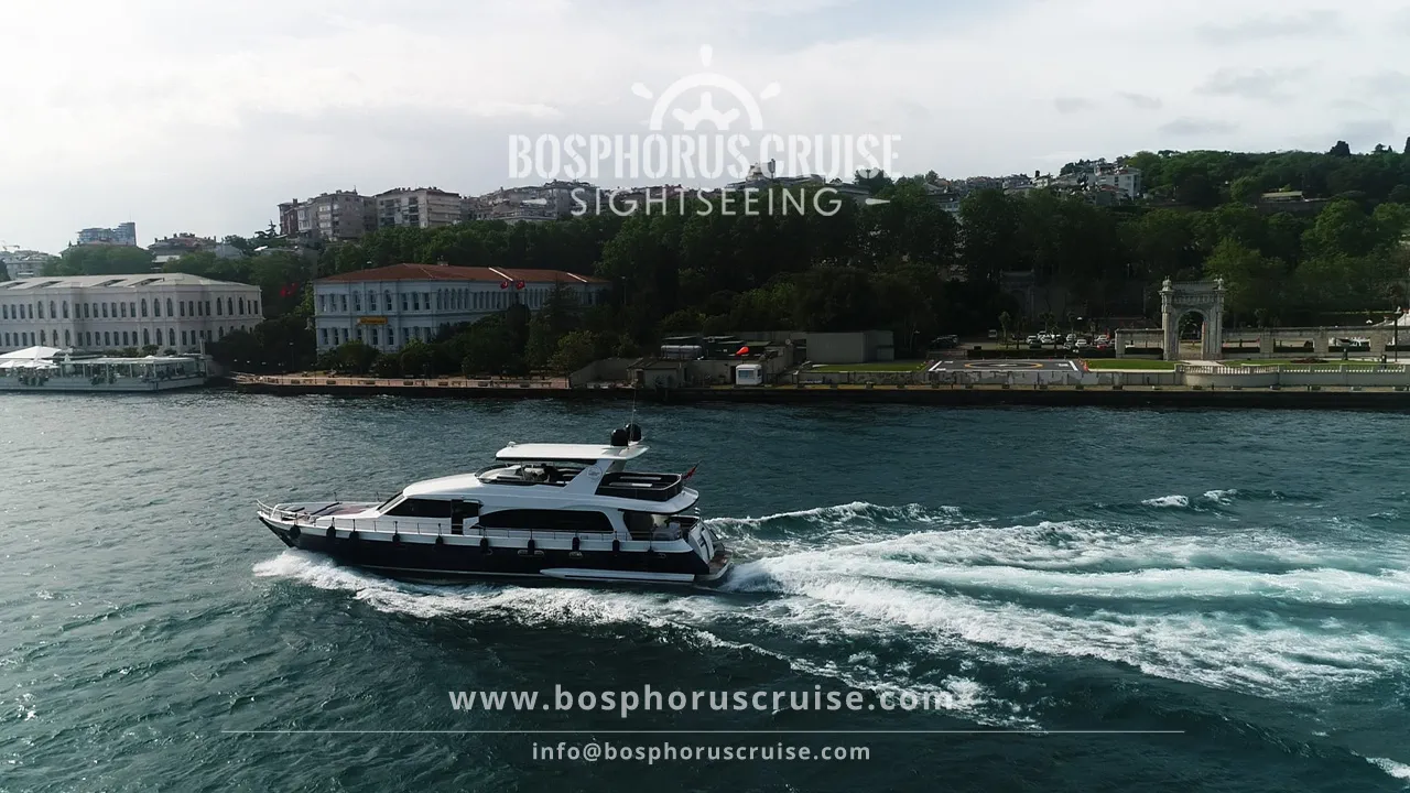 Dolmabahce Palace Tour and Bosphorus Yacht Cruise