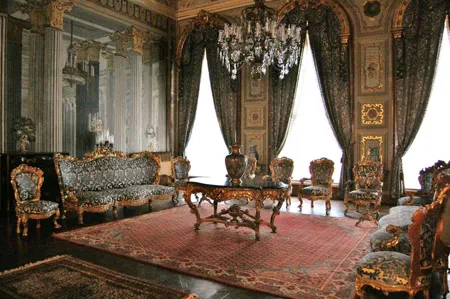 Dolmabahce Palace Tour and Bosphorus Yacht Cruise