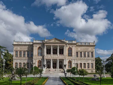 Dolmabahce Palace Tour and Bosphorus Yacht Cruise