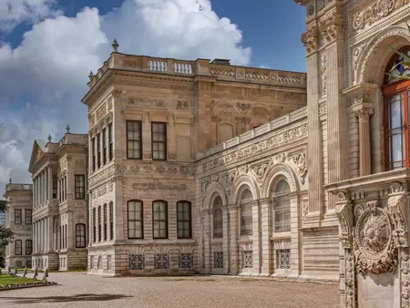 Dolmabahce Palace Tour and Bosphorus Yacht Cruise